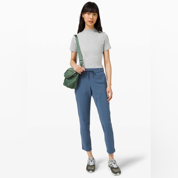 Lululemon Kitsilano Mock Neck Crop Top Tee Size 2 in Heathered Core Light Grey - Picture 6 of 6